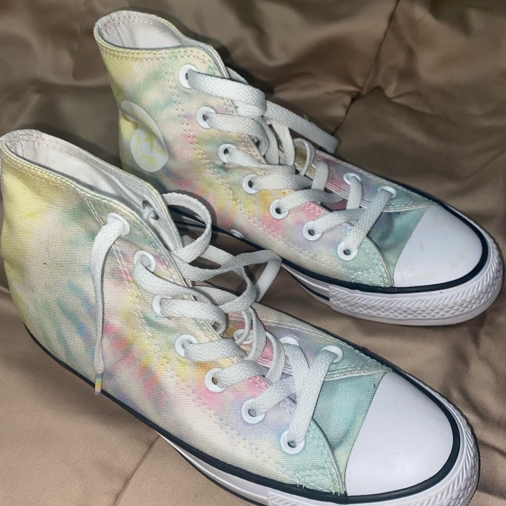 High top tie dye converse. Worn maybe 3 times.
